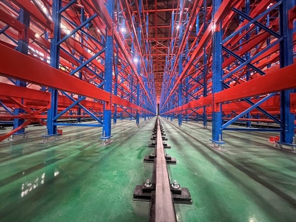 Nadgradnja avtomatiziranega skladišča za ladjedelnico: Kako Jracking zagotavl...